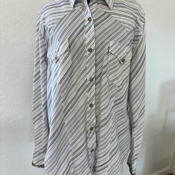 Roper Blouse with Cuff Embroidery - Picture 2 of 8